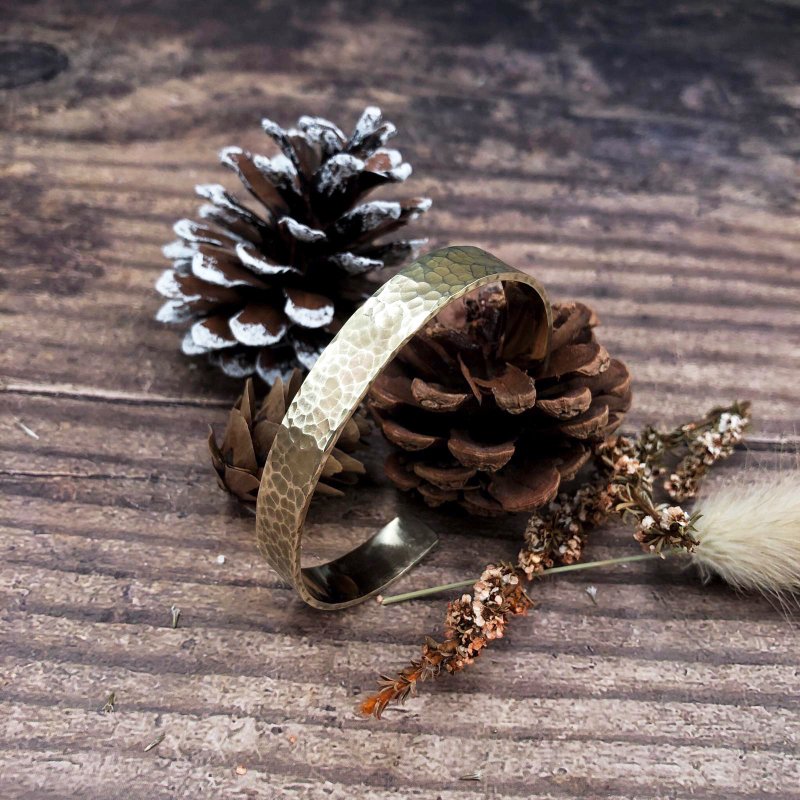 Hammered Brass / Copper Bangle 錘鑄紋銅手鐲 - 手鍊/手鐲 - 銅/黃銅 金色