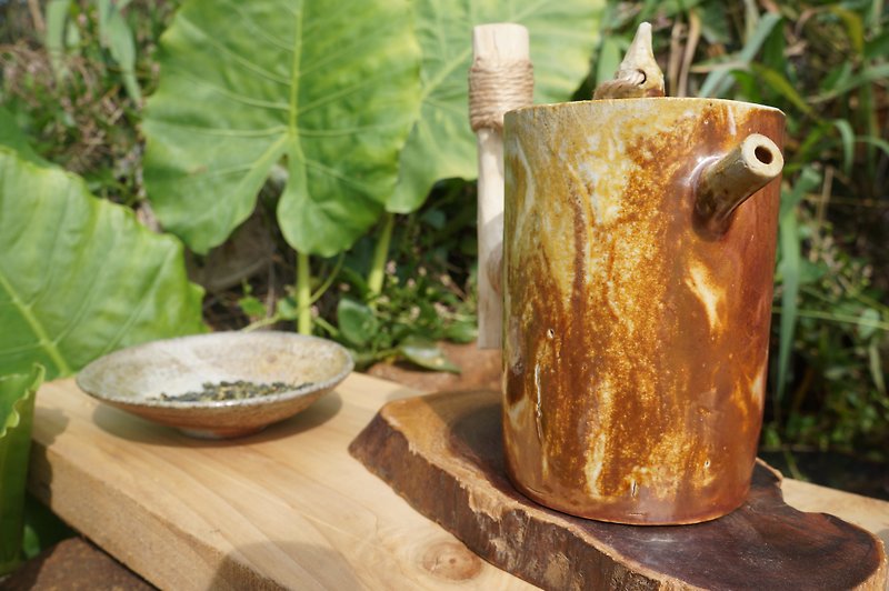 Cylinder pot with firewood twisted tire and wooden handle - Teapots & Teacups - Pottery Gold
