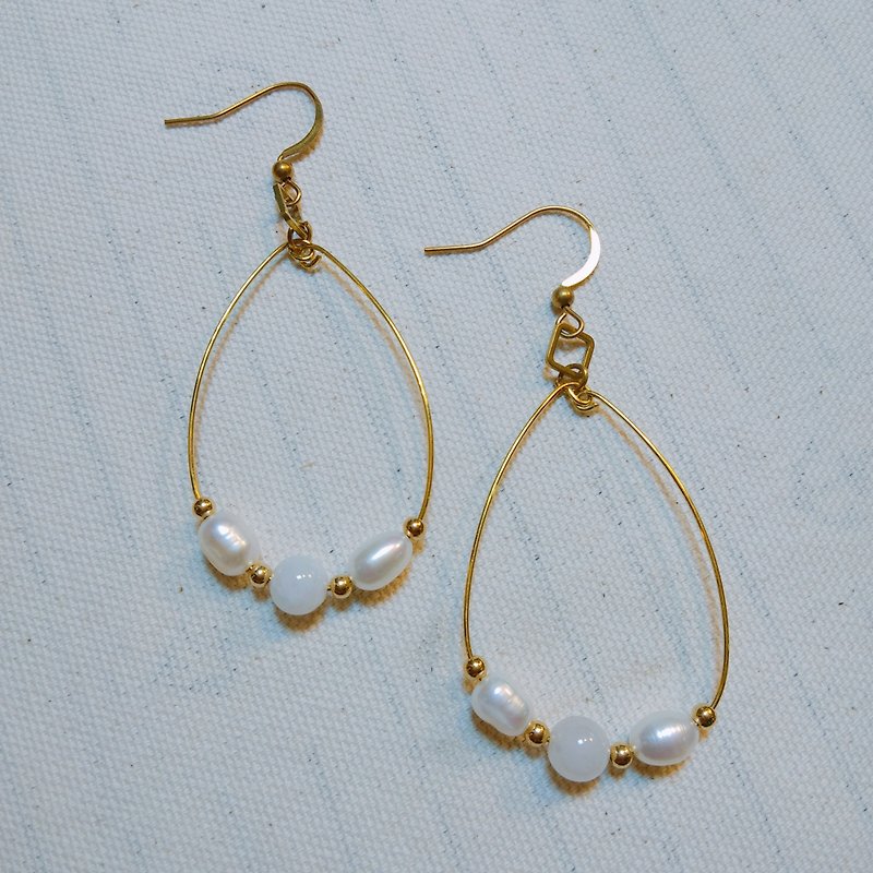 Bridesmaid Series Earrings II Pearl Moonstone can be changed to Clip-On - ต่างหู - ไข่มุก ขาว