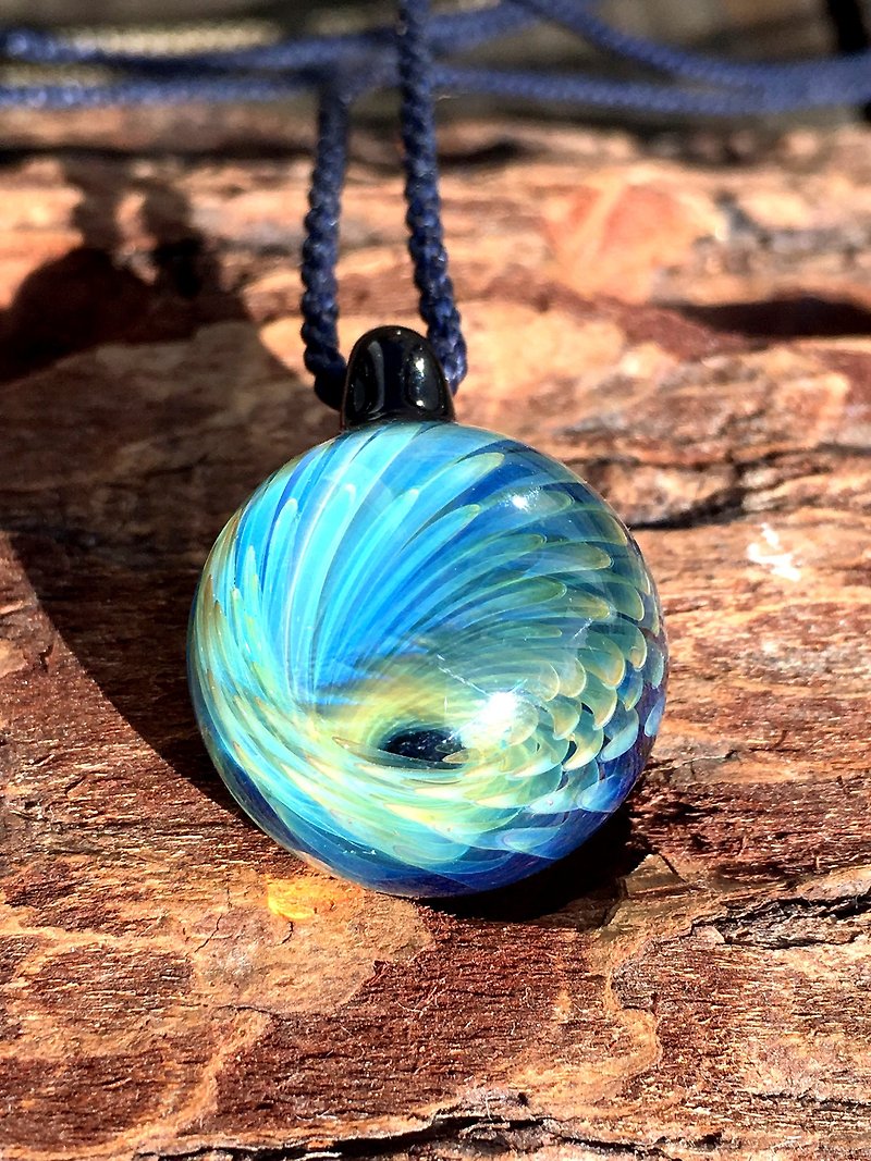 Three-dimensional  The whirlpool design  Glass pendant. - Necklaces - Glass Blue