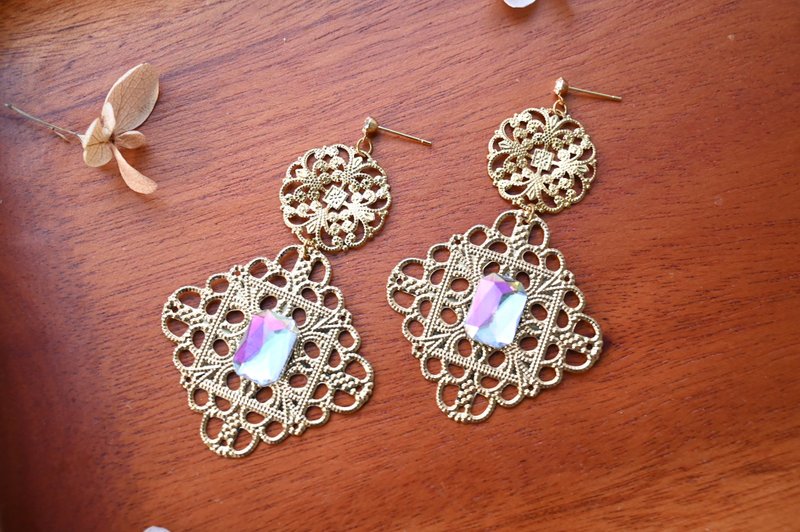 Golden Gorgeous Handmade Earring - ต่างหู - โลหะ สีทอง