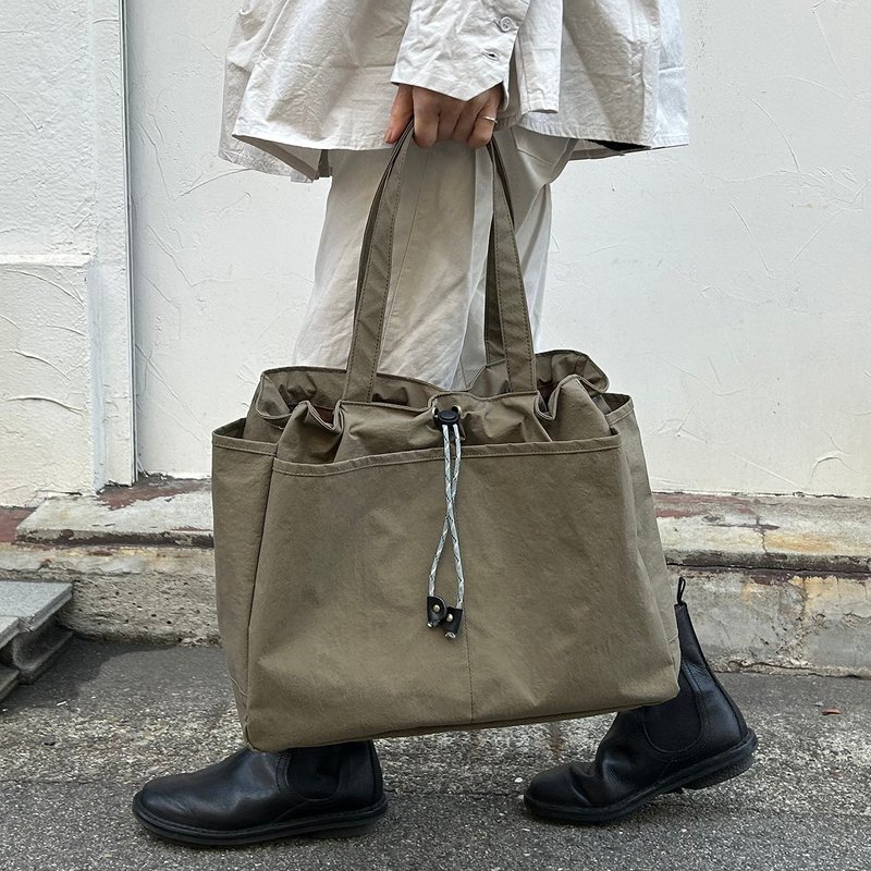 Wagamama Tote Khaki KONBU Water-repellent nylon tote bag - กระเป๋าถือ - ไนลอน สีกากี