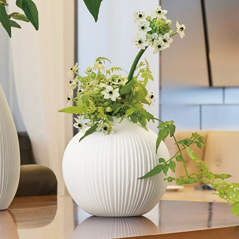 Conical Matte White Textured Vase - เซรามิก - ดินเผา ขาว