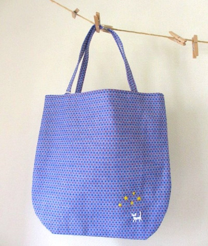 Cat embroidery bag - กระเป๋าถือ - ผ้าฝ้าย/ผ้าลินิน สีน้ำเงิน