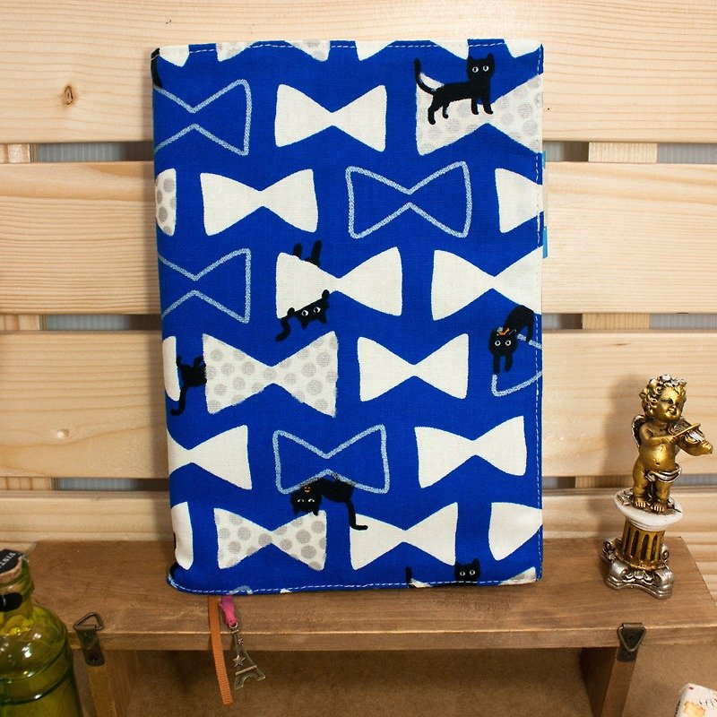 A5 / 25K adjustable multi-functional clothes book / cloth slipcase -A2 tied ribbon cat (blue) - Notebooks & Journals - Cotton & Hemp Blue