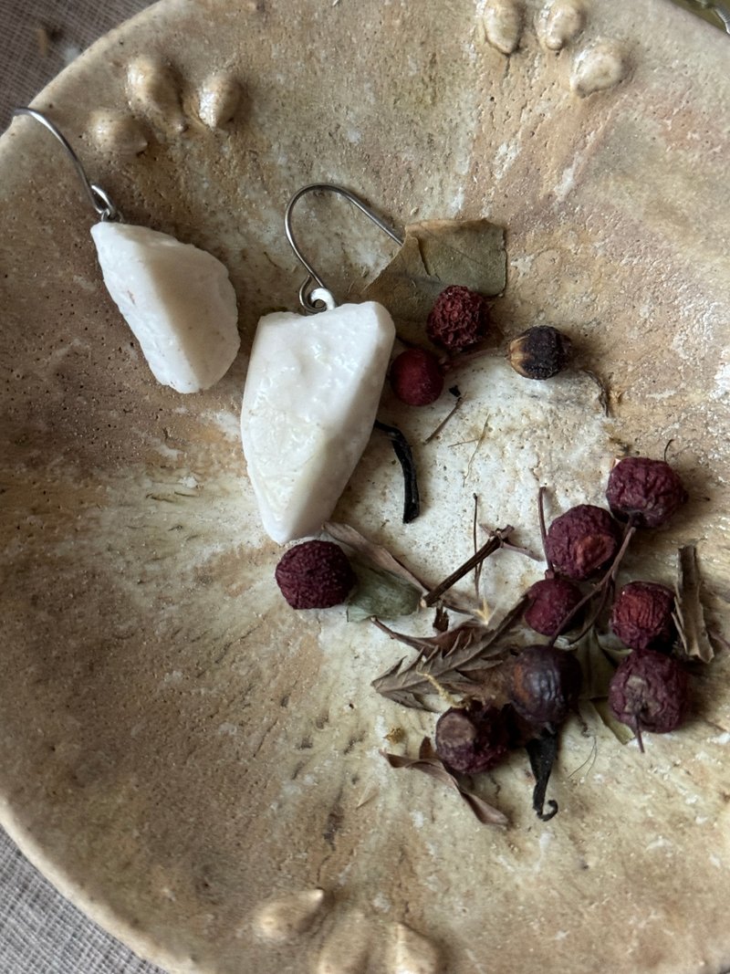 日本透光土耳環 - 耳環/耳夾/耳骨夾 - 瓷 白色