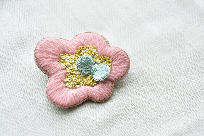 Flutteringly | Hand-made three-dimensional French embroidery pins - Brooches - Thread Multicolor