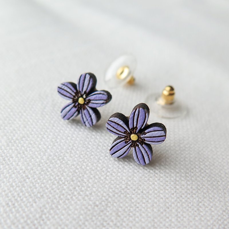 Wooden earring african violet - 耳環/耳夾 - 木頭 紫色