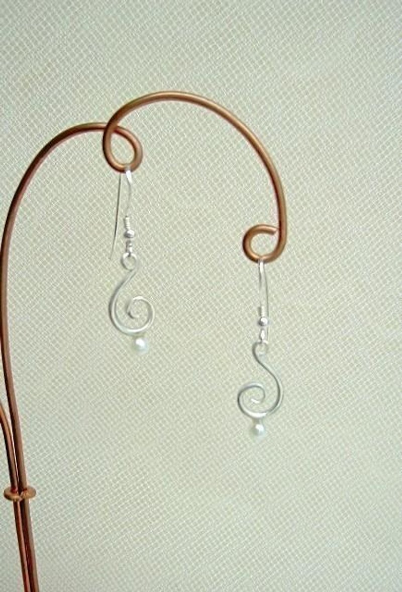Small pearl earrings - ต่างหู - เงิน สีเงิน