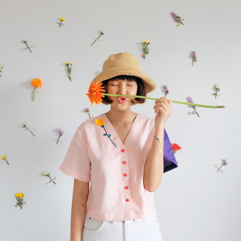 La VEE En Rose Top - Baby Pink with one Purple Sleeve - 女上衣/長袖上衣 - 棉．麻 粉紅色