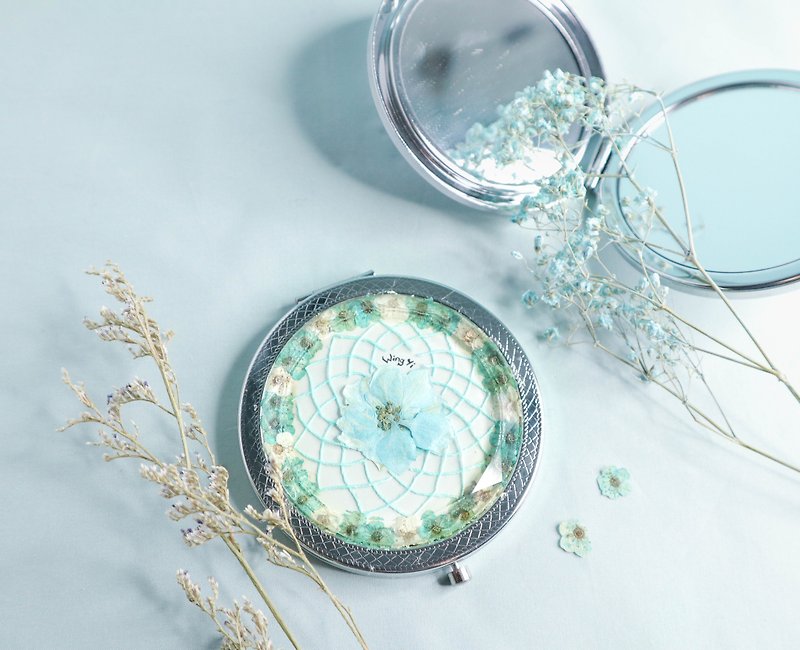 Pressed Flower Dreamcatcher Compact Mirror | Tiffany Blue, Off-White & Silver - อุปกรณ์แต่งหน้า/กระจก/หวี - โลหะ สีเขียว