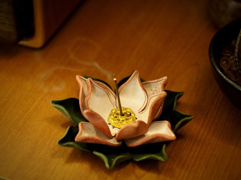 皮革香座丨蓮花香座丨手工製作丨支持客製化 - 擺飾/家飾品 - 真皮 