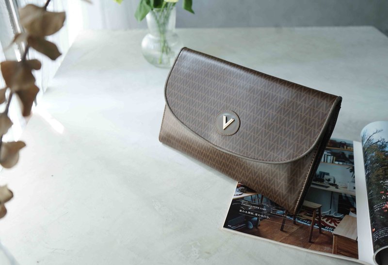 Treasure Hunt Vintage Bag - MARIO VALENTINO Monogram Envelope Shoulder Bag - กระเป๋าถือ - วัสดุอื่นๆ สีนำ้ตาล