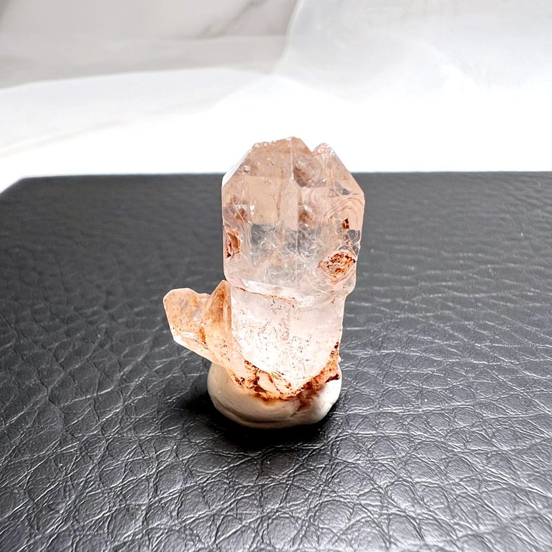 發芽。原礦 淨化 療癒 冥想 高頻水晶 能量 l 紅泥骸骨水晶 l - 擺飾/家飾品 - 水晶 多色