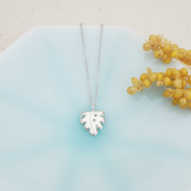 Mini Monstera Deliciosa Sterling Silver Necklace - สร้อยคอ - เงินแท้ สีเงิน