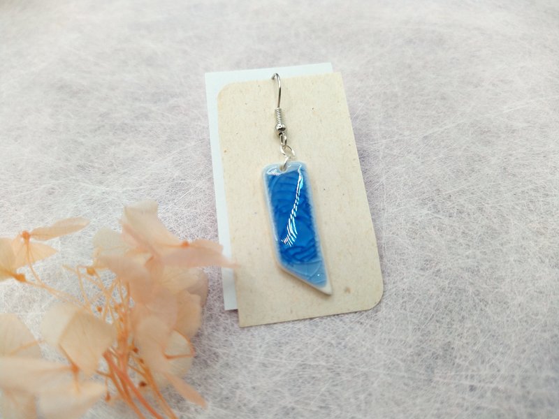 Glass porcelain hook type single earring - ต่างหู - แก้ว ขาว