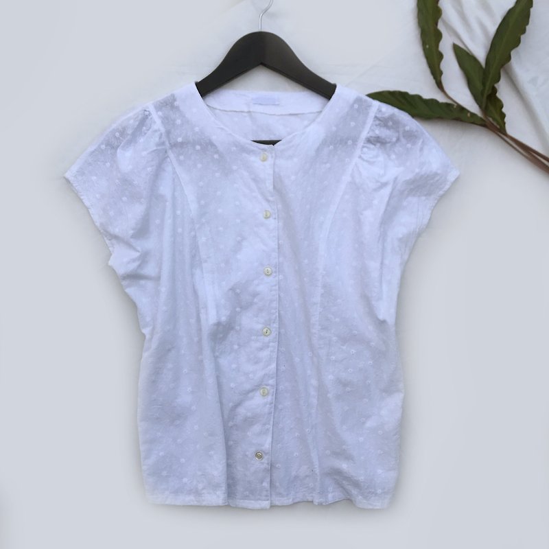 Vintage Everywhere embroidered fabric top / vintage top - Women's Tops - Cotton & Hemp White