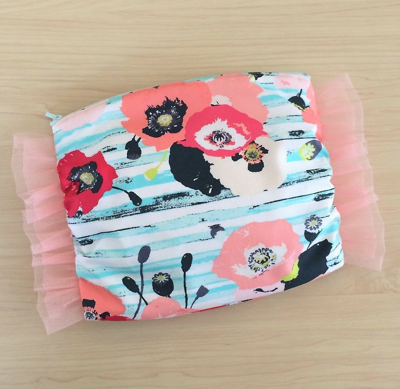 Candy Poppy Flower Pattern Border Gather Pouch Pink × Blue - กระเป๋าเครื่องสำอาง - ผ้าฝ้าย/ผ้าลินิน สึชมพู