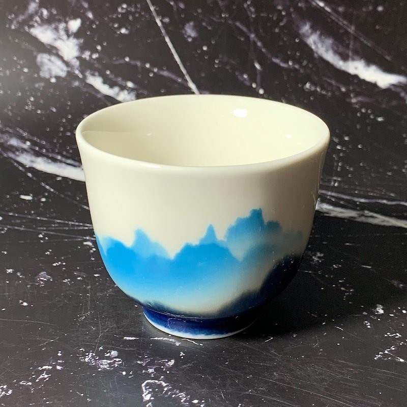 Traditional Chinese painting landscape beauty teacup and wine glass/full cup 90ml/Qiu Yuning/PM04 - Teapots & Teacups - Porcelain Multicolor