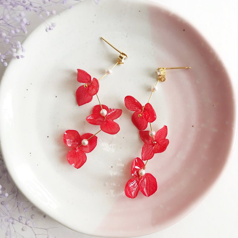 Real flower Hydrangea Swarovski Zircon 18KGF Earrings - Earrings & Clip-ons - Plants & Flowers Red