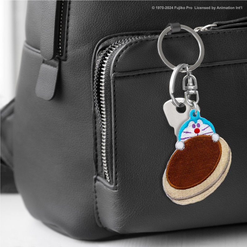 JzFun / Doraemon Embroidery Pendant Keychain (Dorayaki) - Keychains - Thread Multicolor