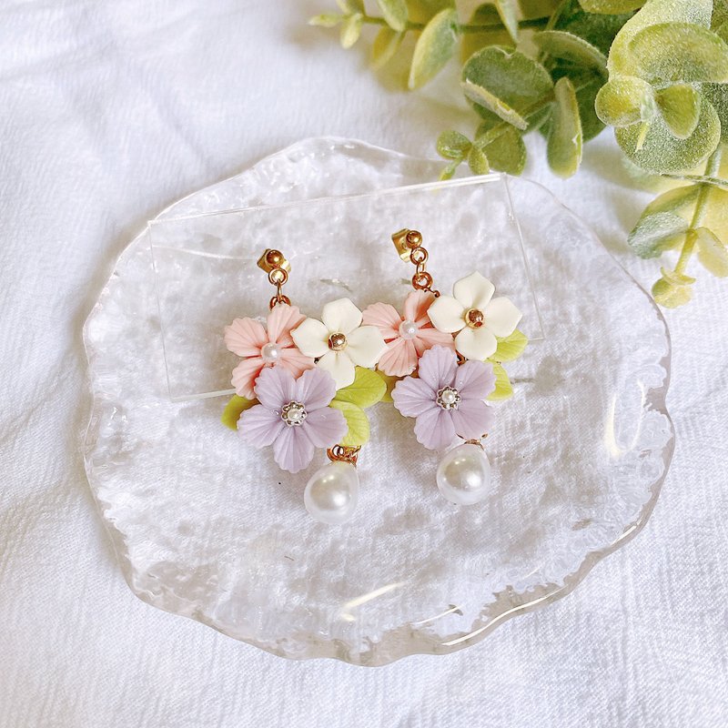 Spring Pearl Flower Earrings | Clay Earrings - ต่างหู - ดินเหนียว สึชมพู