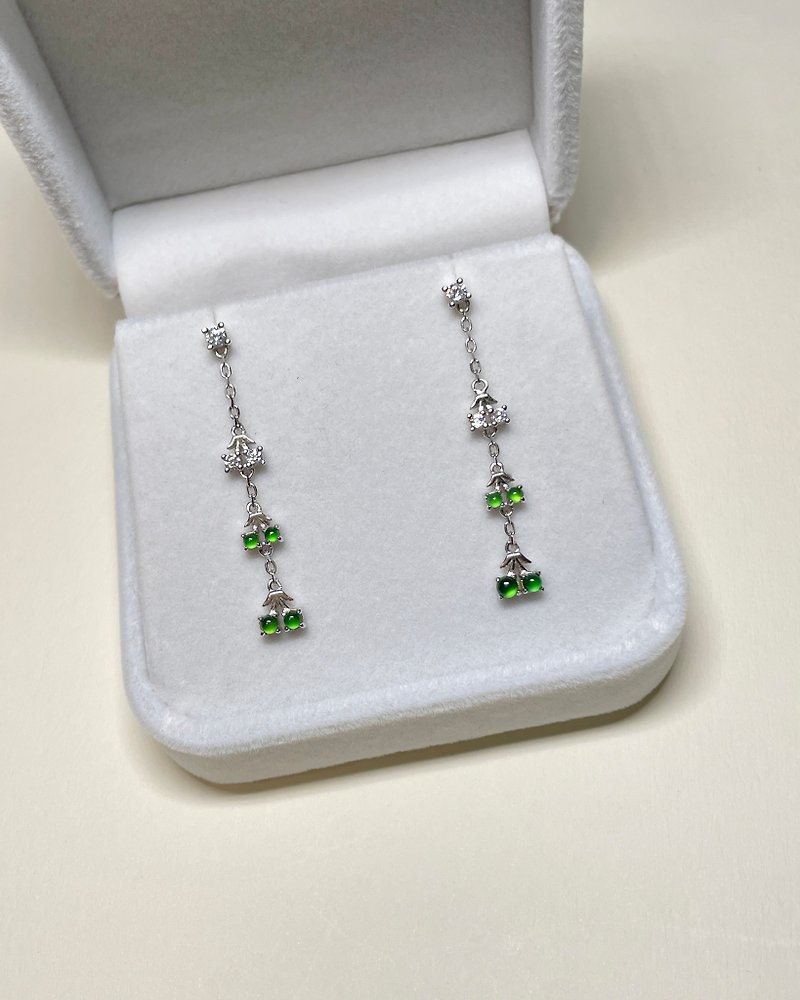 Ice green small cherry jade earrings s925 sterling silver plated with 18k gold - ต่างหู - หยก สีเขียว