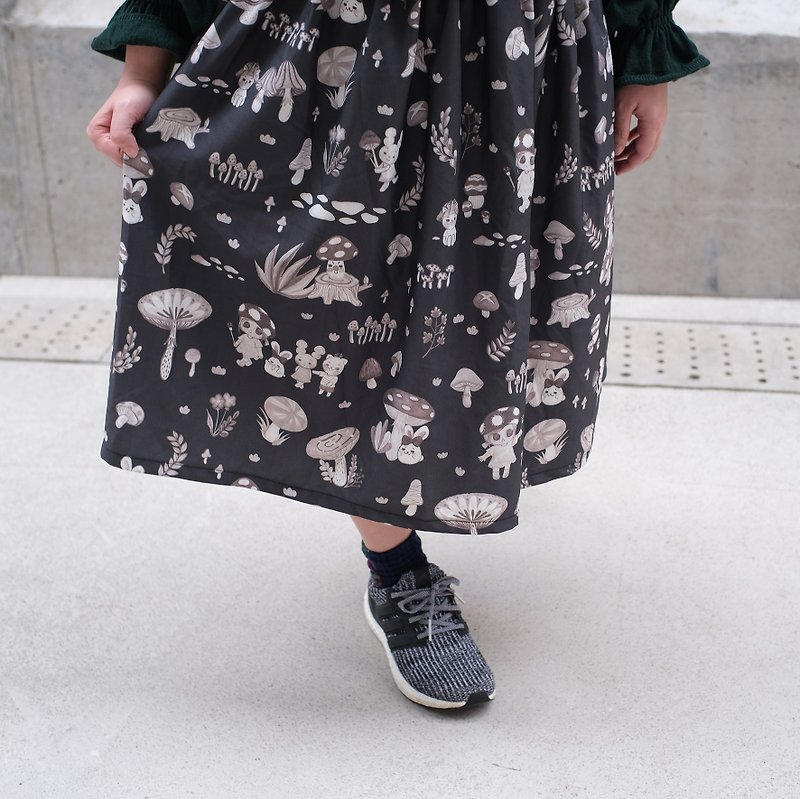 Mushroom World • Mushroom World Mono Skirt - กระโปรง - ผ้าฝ้าย/ผ้าลินิน สีดำ
