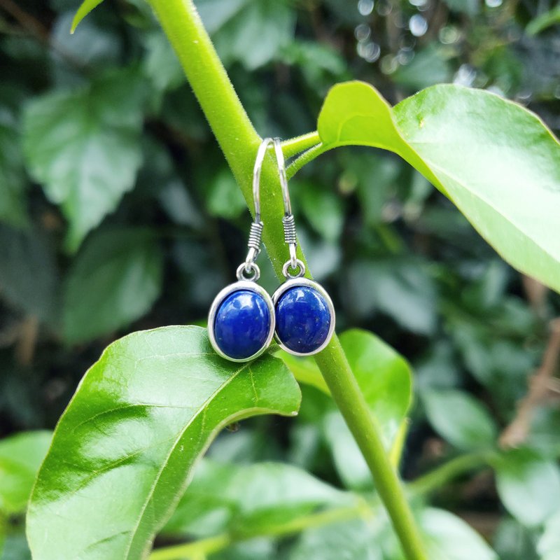 Lucky Shield 925 Silver Thai Silver Lapis Lazuli Earrings - ต่างหู - คริสตัล สีน้ำเงิน