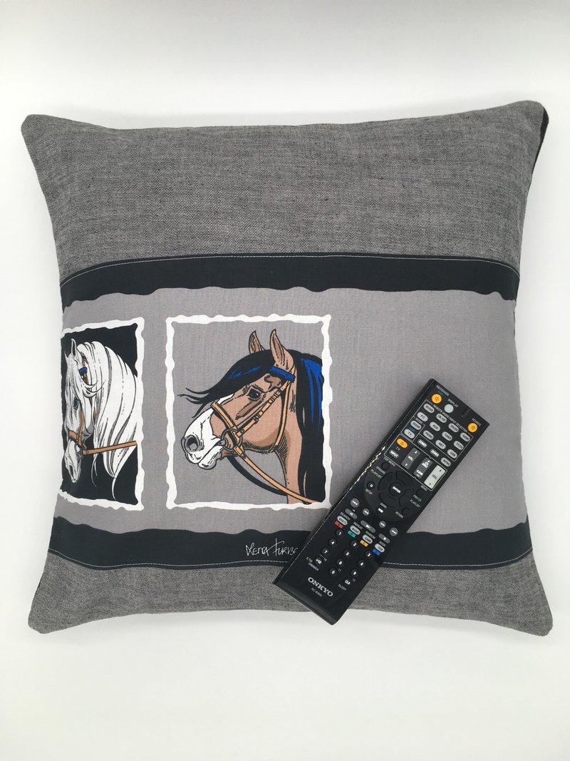 Cushion Cover  牛仔布抱枕套 咕𠱸套 - 枕頭/抱枕 - 棉．麻 