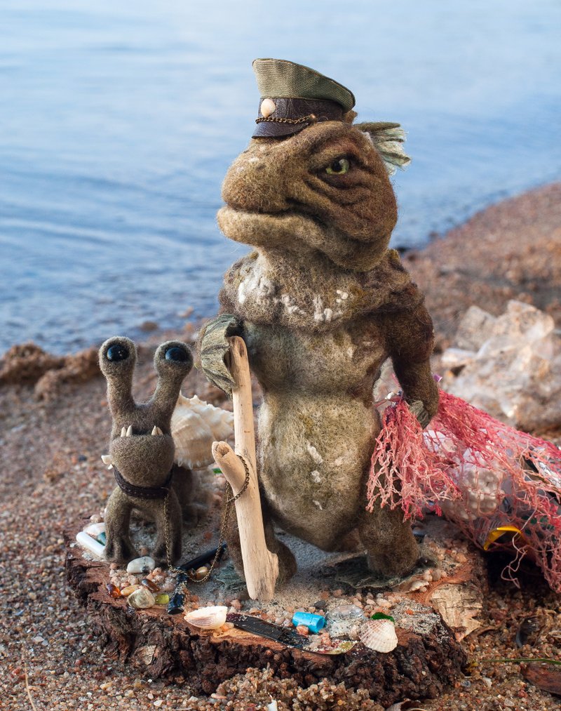 Border guard Fishiosaur Latimerovich, interior sculpture fantasy figurine - 公仔/玩偶 - 羊毛 綠色