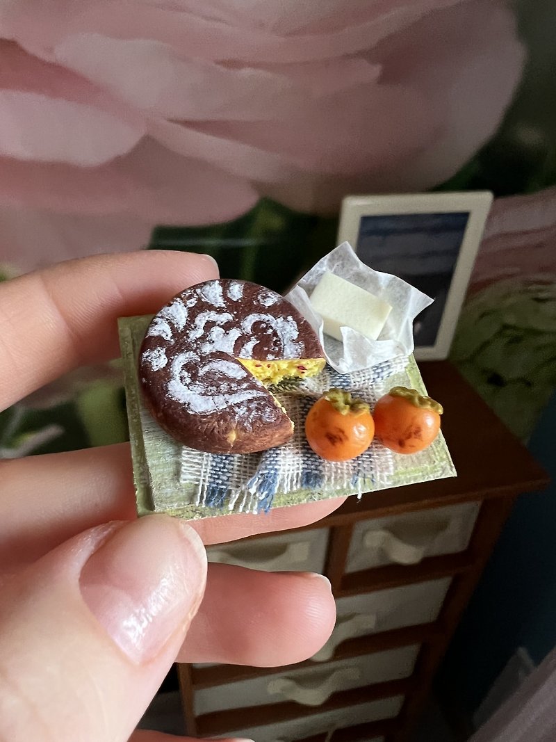 Miniature cake for dollhouse scale 1:12 - 玩偶/公仔 - 其他材質 多色