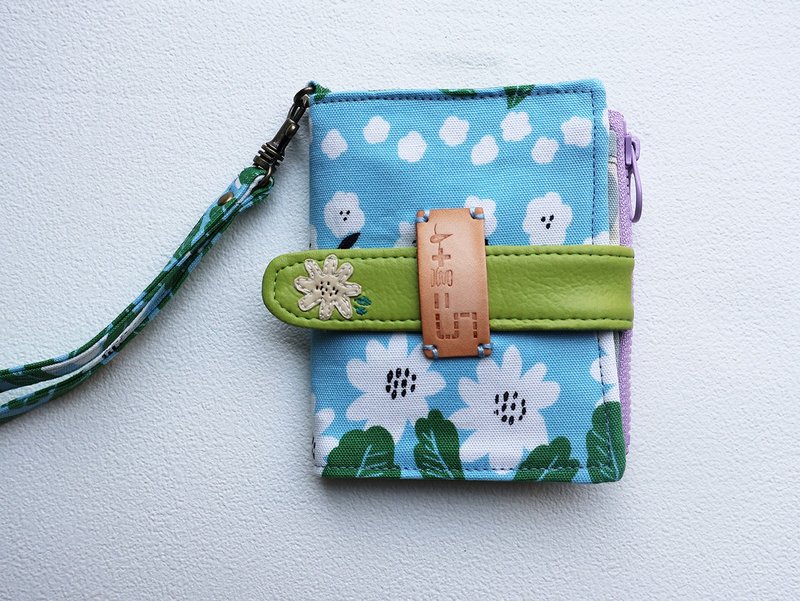 【fabric wallet】small white floral fabric short/medium short clip - Wallets - Cotton & Hemp Blue