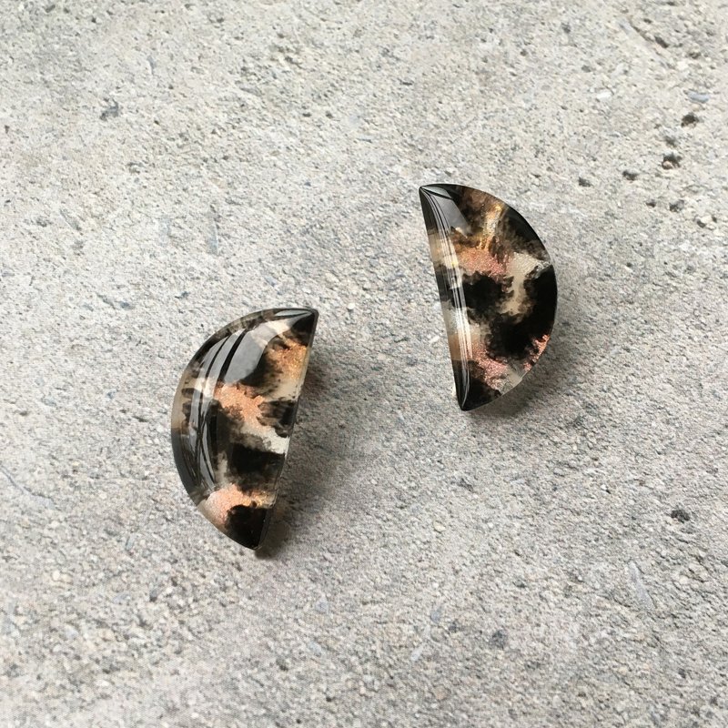 ハーフムーンレオパードピアス/イヤリング - 耳環/耳夾/耳骨夾 - 樹脂 黑色