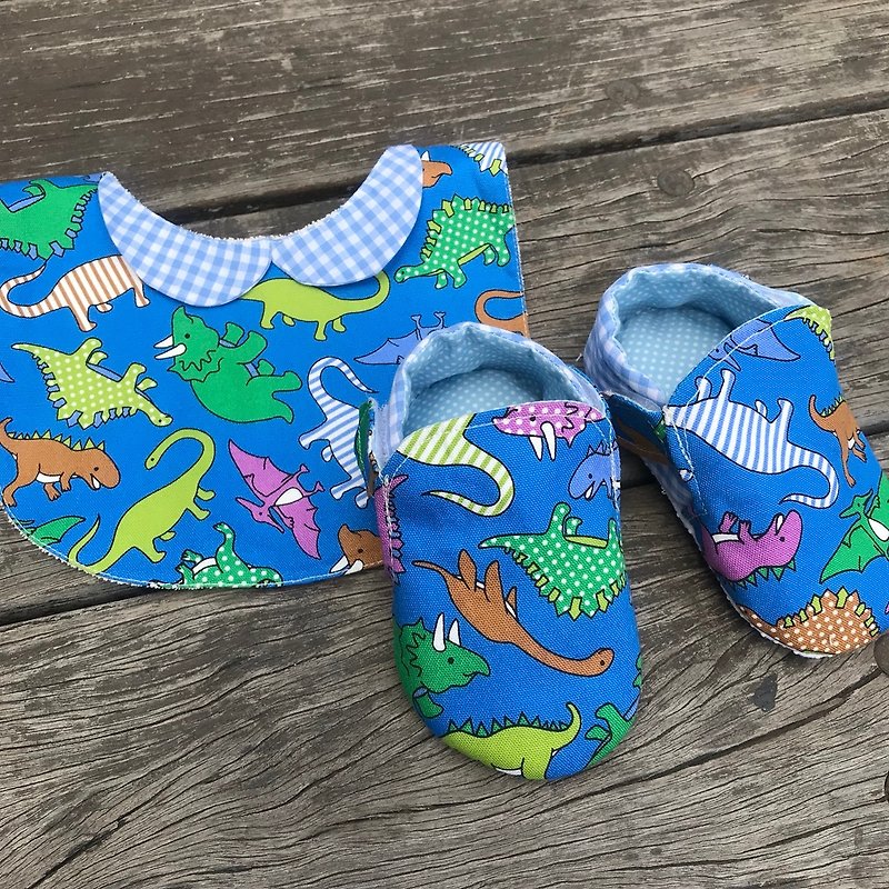 Dinosaur toddler shoes + bib - blue - ของขวัญวันครบรอบ - ผ้าฝ้าย/ผ้าลินิน สีน้ำเงิน