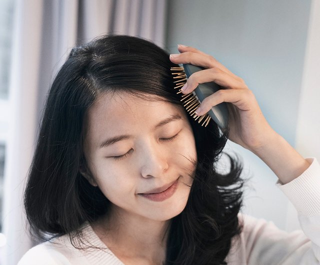 24Kゴールドメッキヘアブラシ　uffy Uffy 24K ゴールドメッキ 絡んだ髪をほぐすヘアブラシ - 人間