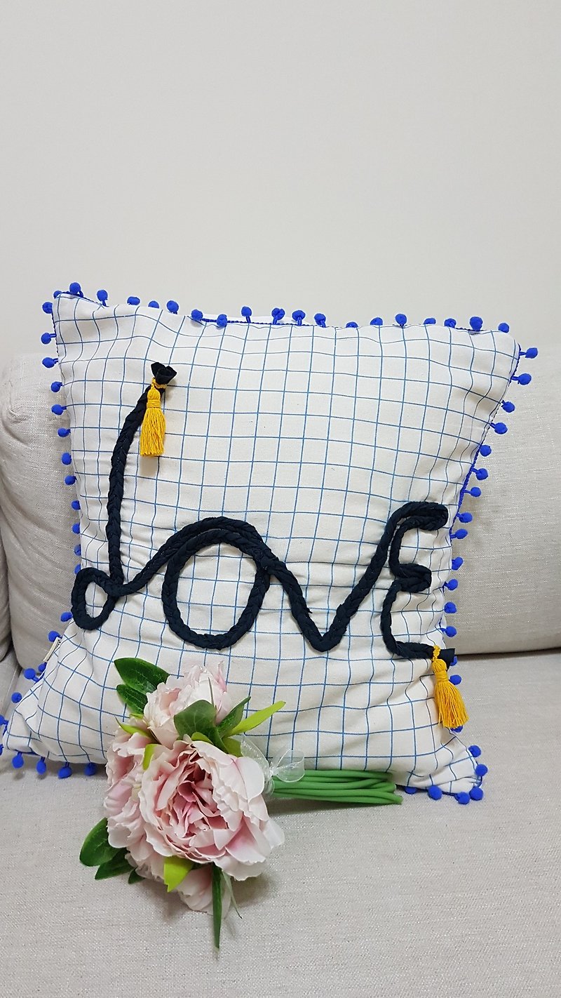 Scandinavian special ginger love, yellow tassels, color blue hair ball pillow / pillow - Pillows & Cushions - Cotton & Hemp White