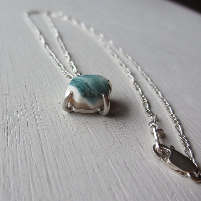 Night light shell silver necklace (B) - สร้อยคอ - โลหะ สีเขียว