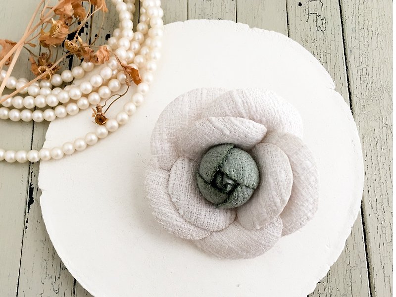 Corsage: 2 TONE, Camellia green × Ivory - Brooches - Polyester Green