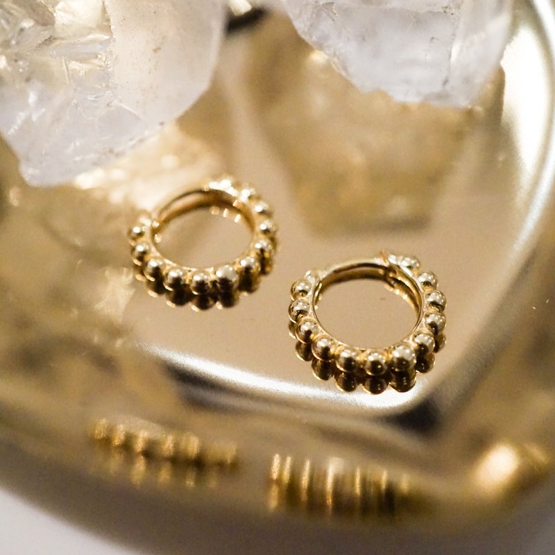 Minimal Round CZ Huggie Earrings - ต่างหู - โลหะ 