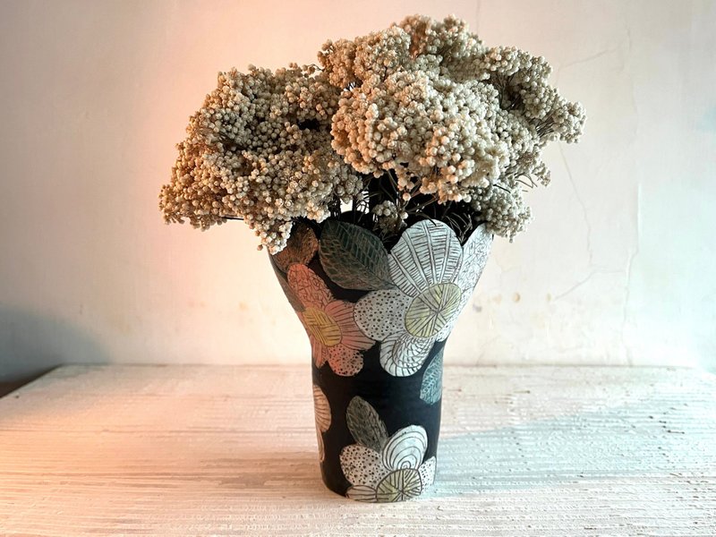 flower. Patterned pottery vase (remade after sold out)_Pottery flower vessel - Pottery & Ceramics - Pottery Black