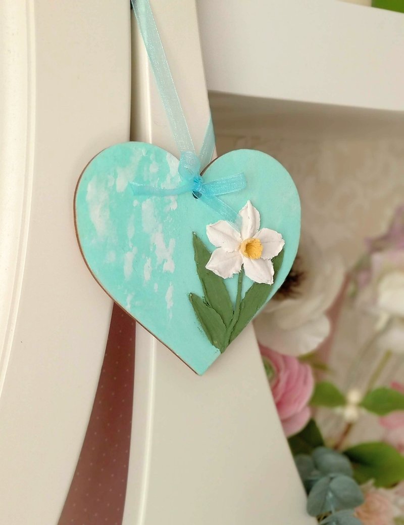 Wooden hanging heart with daffodil Mother gift Doorknob decor Easter decoration - 壁貼/牆壁裝飾 - 木頭 綠色
