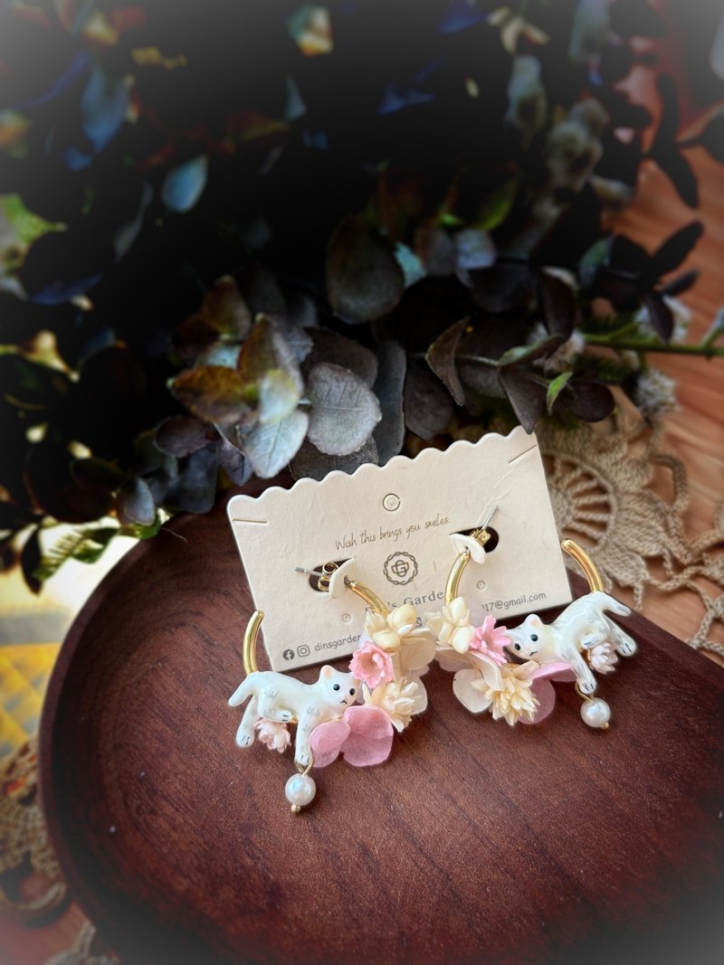 動物系列白貓真花耳環 - 耳環/耳夾/耳骨夾 - 植物．花 粉紅色