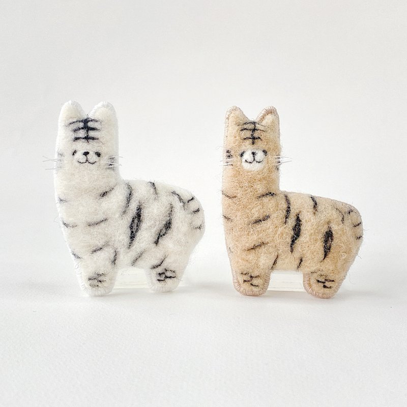 ガォガォ虎柄アルパカブローチ - 胸針 - 羊毛 白色