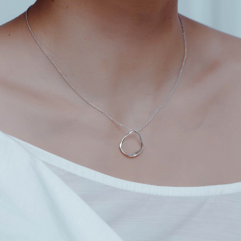 鏤空絲緞純銀項鍊 Ripple Necklace - 項鍊 - 純銀 銀色