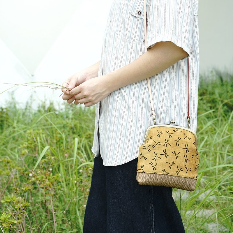 Taiwanese-Japanese Fusion/Richao Creation Series Breathing Kiss Lock Bag-Summer Dragonfly/Two colors in total - Messenger Bags & Sling Bags - Plants & Flowers 