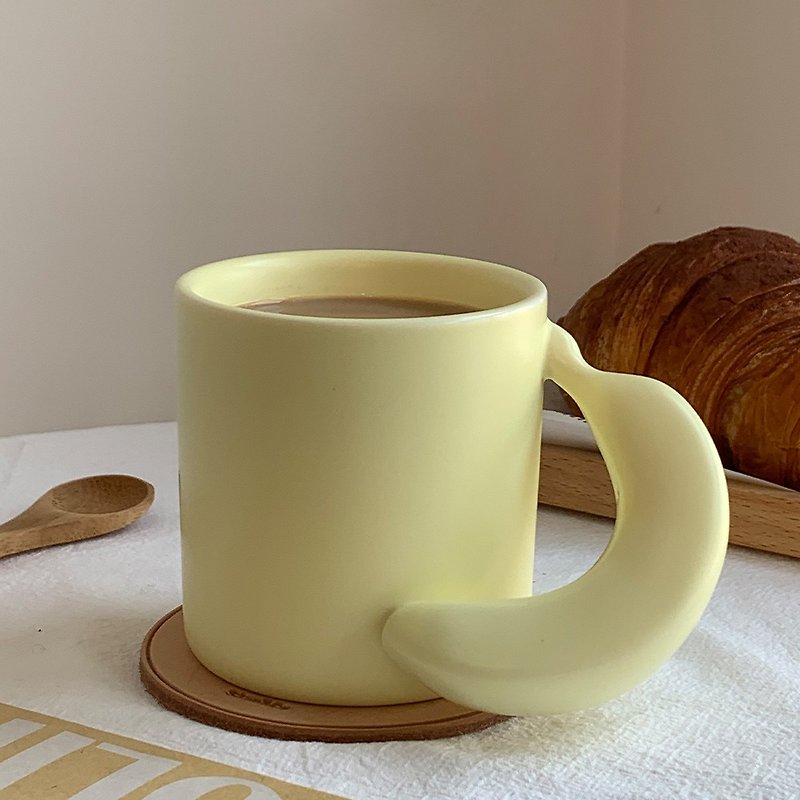 瓷 咖啡杯/馬克杯 黃色 - 【典華優惠券】Stan&Co 手工咖啡杯250ml 奶黃香蕉手柄陶瓷馬克杯