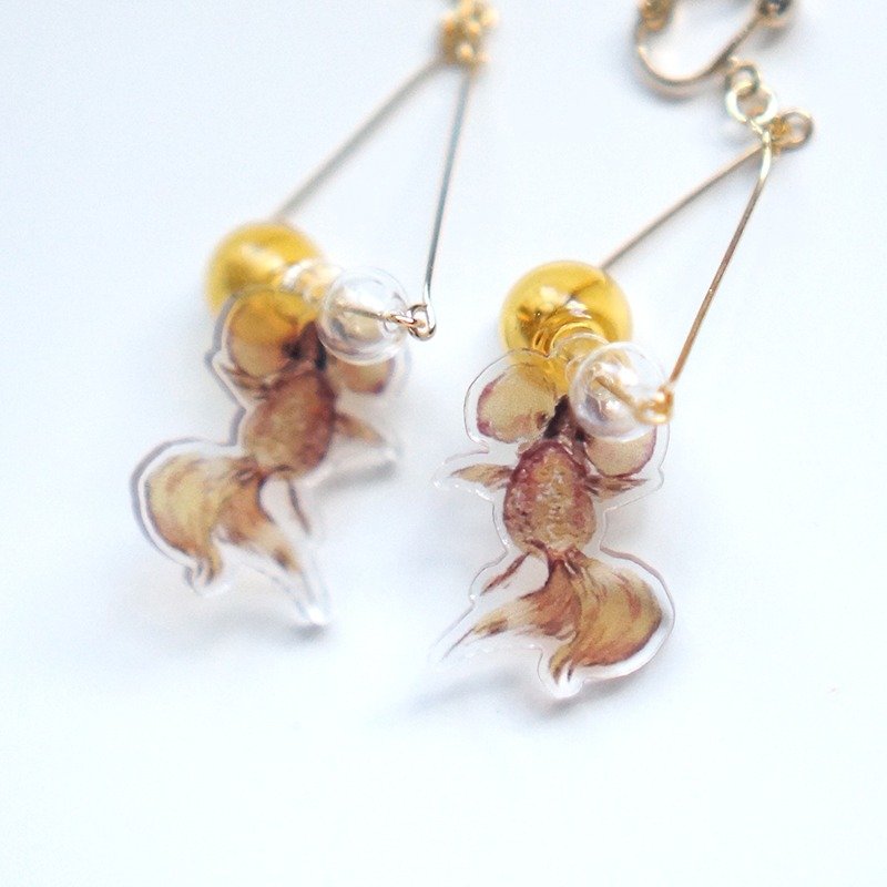[Horns forest x cartoonist Dani] goldfish accessories amber play glass a pair of earrings / ear clip - Earrings & Clip-ons - Paper 