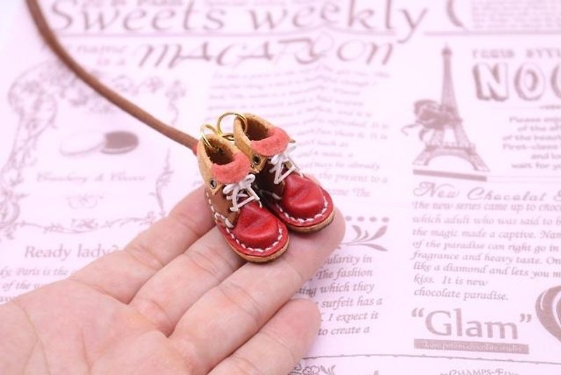 Small leather boots necklace chocolate x strawberry - สร้อยคอ - หนังแท้ สีแดง