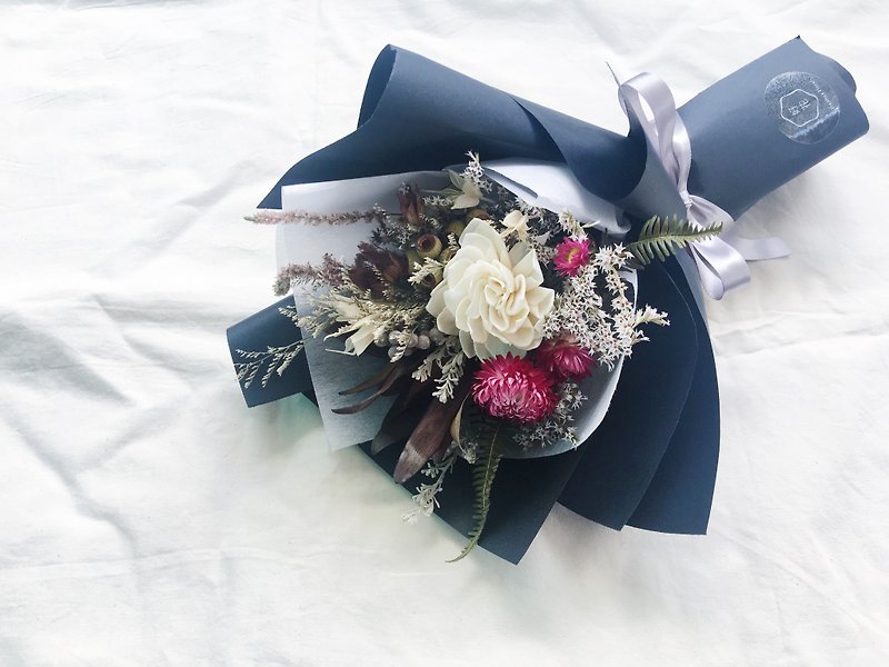 【Good flower】 Suolah jasmine dried bouquets Valentine's Day bouquets Korean imported wrapping paper (L) - ตกแต่งต้นไม้ - พืช/ดอกไม้ สีแดง